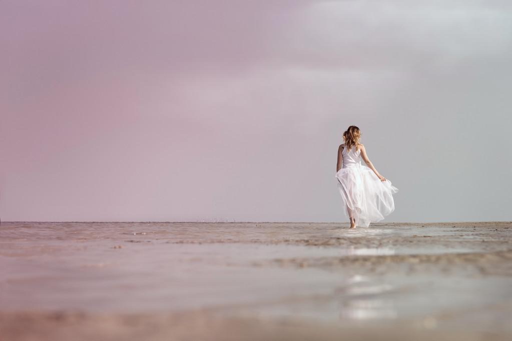 Walkaway Wife Syndrome: 5 Signs Your Marriage is Affected