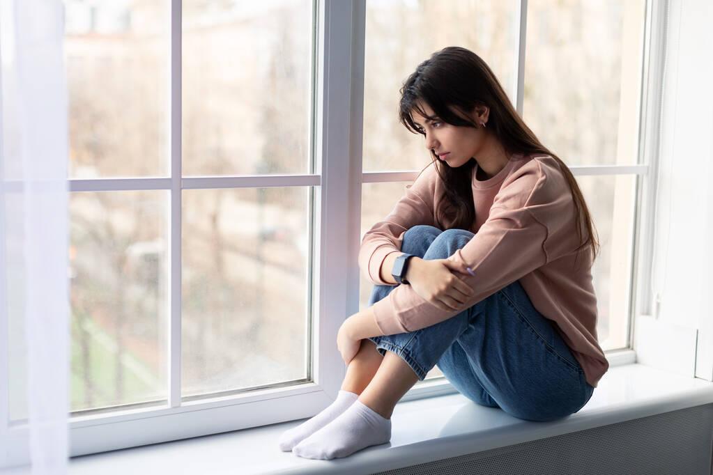11 Unmistakable Signs Your Relationship is a Tolerable Level of Permanent Unhappiness